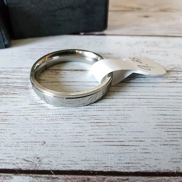 Unisex Beveled Stainless Steel Ring - Size 9.25 - Picture 2 of 5